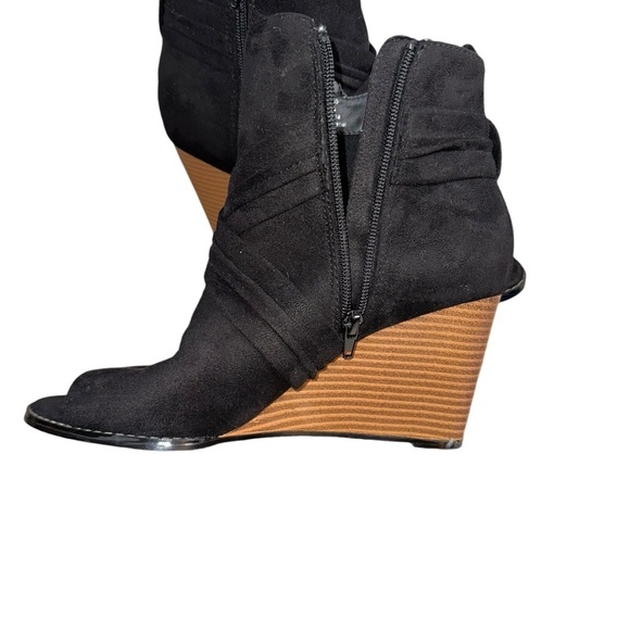 Women Journee Collection Sabeena Wedge Ankle Bootie Color Black Size 8.5 - Picture 7 of 16